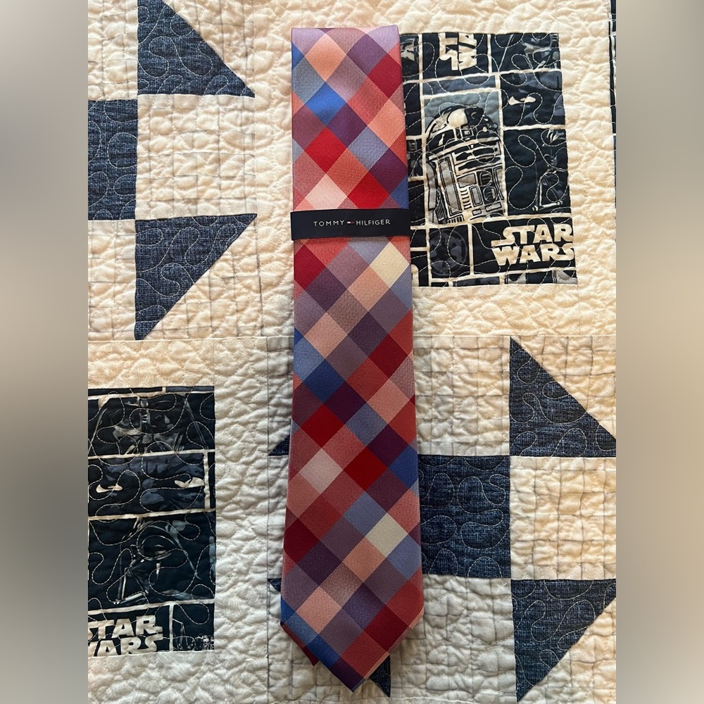 👔 Tommy Hilfiger Silk Tie